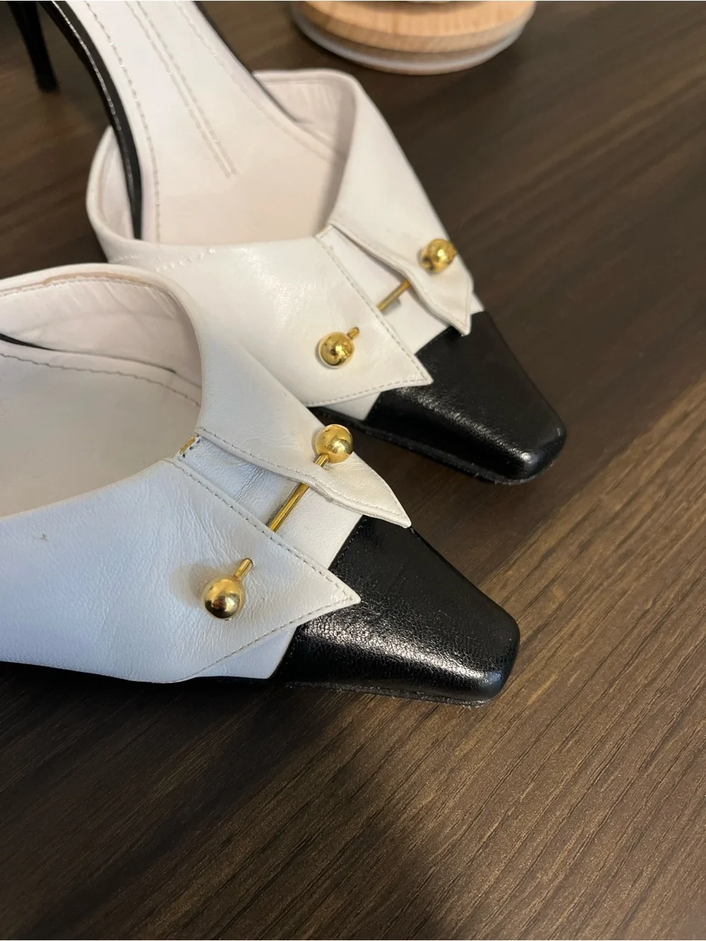 Vintage CHANEL - Two-Tone Pointed Heels in White and Black